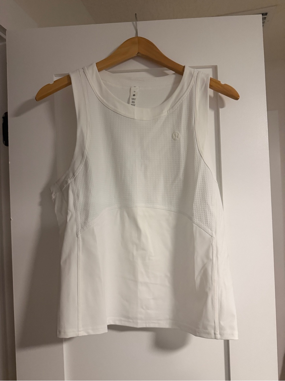 NWT lululemon Grid-Texture Tennis Tank 12 White